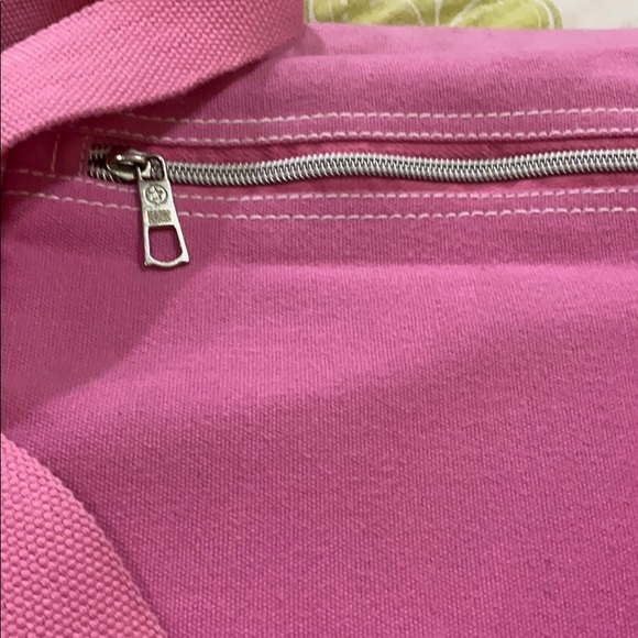 Converse Crossbody one star bag. - Picture 2 of 3